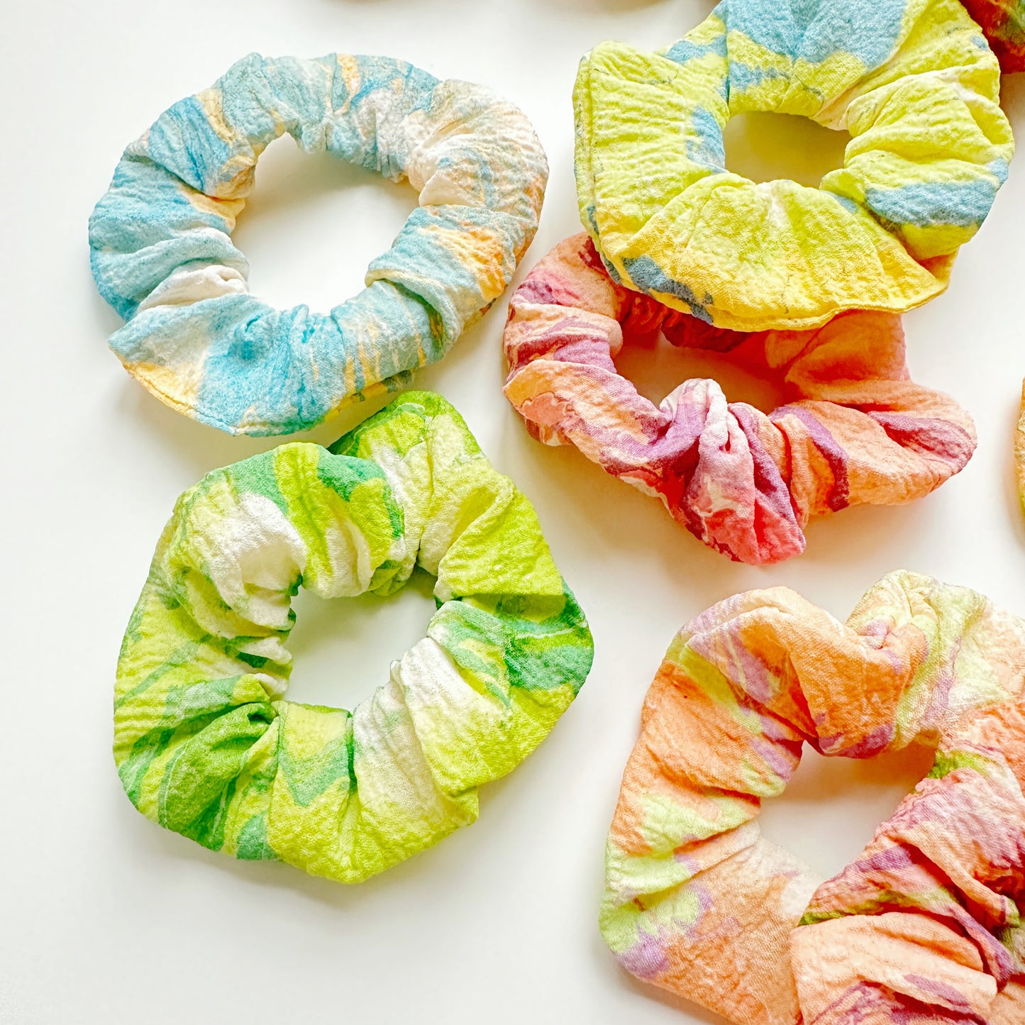 Pre-made Scrunchies 10 pics / $5.99